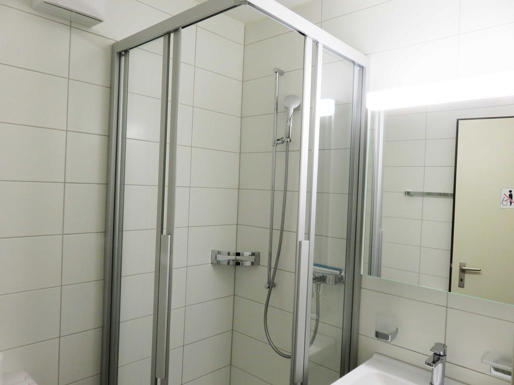 Swiss Star District 11 - Self Check-In Apartment Цюрих Екстериор снимка